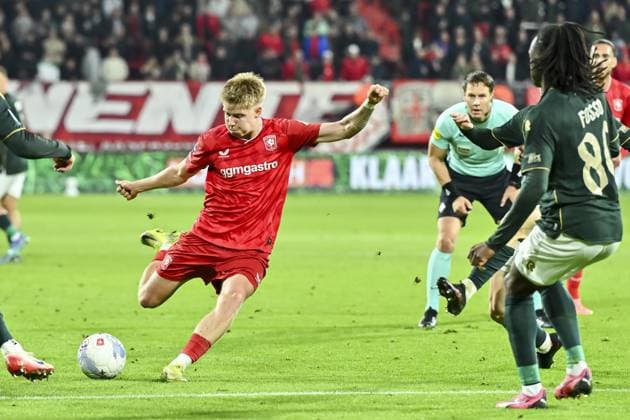 ENSCHEDE , 26-09-2025 , Stadium Grolsch Veste , season 2025 2026 , Dutch Eredivisie football , match between FC Twente and Fortuna Sittard, picture shows FC Twente player Kristian Hlynsson Twente - Fortuna  x31206236x Copyright: