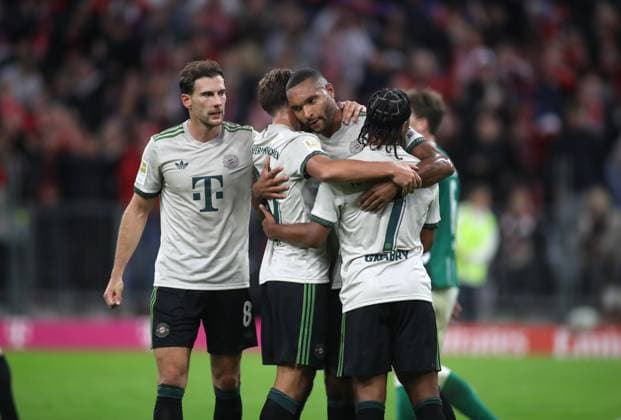 Fussball, Herren, Bundesliga, Saison 2025 2026, FC Bayern München - SV Werder Bremen, Allianz Arena 1:0 durch Jonathan Tah (FC Bayern München) mit Luis Diaz (FC Bayern München) Torjubel DFB, DFL regulations prohibit any use of photographs as image sequences and or quasi-video
