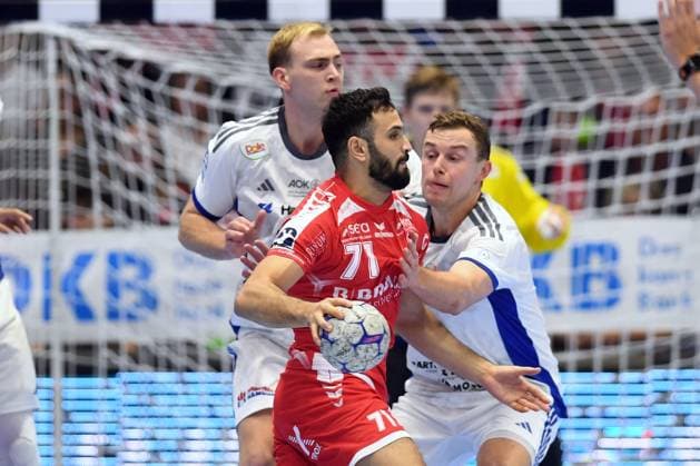 Mohamed Amine Darmoul (MT Melsungen 71) (am Ball), Einar Olafsson (HSV Hamburg 23) (hinten), Moritz Sauter (HSV Hamburg 33) (R) , GER, MT Melsungen - Handball Verein Hamburg, Handball, 1. Bundesliga, 6. Spieltag, Saison 2025 2026, 26.09.2025, GER, MT Melsungen - HSV Hamburg, Handball, 1. Bundesliga, 6. Spieltag, Saison 2025 2026, 26.09.2025 Kassel Copyright: xEibner-Pressefotox xRolandxSippelx EP_RSL