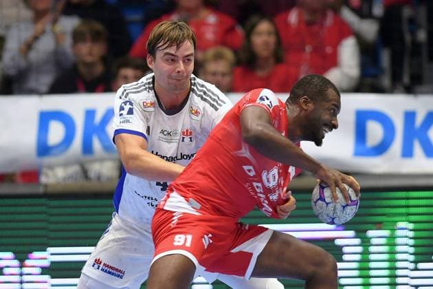 Sadou Ntanzi (MT Melsungen 91) (am Ball), Andreas Magaard (HSV Hamburg 4) , GER, MT Melsungen - Handball Verein Hamburg, Handball, 1. Bundesliga, 6. Spieltag, Saison 2025 2026, 26.09.2025, GER, MT Melsungen - HSV Hamburg, Handball, 1. Bundesliga, 6. Spieltag, Saison 2025 2026, 26.09.2025 Kassel Copyright: xEibner-Pressefotox xRolandxSippelx EP_RSL
