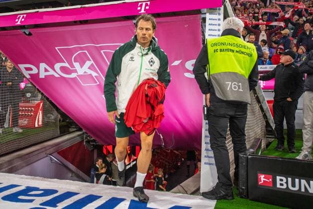 GER, DFB, FC Bayern Muenchen vs. SV Werder Bremen 26.09.2025, Allianz Arena, Muenchen, GER, DFB, FC Bayern Muenchen vs. SV Werder Bremen , im Bild Günther Guenther Stoxreiter (Athletik-Trainer Werder Bremen);