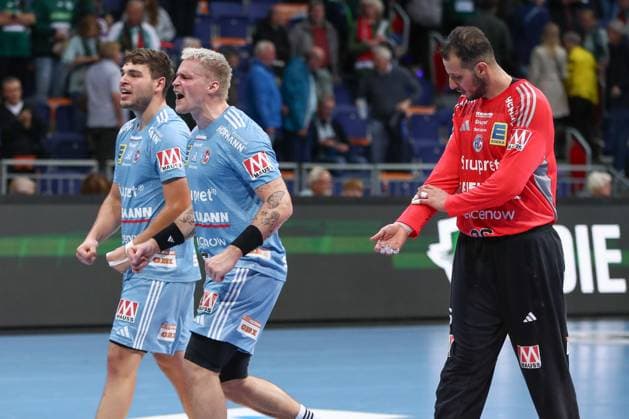 26.09.2025, xgox, Handball - Daikin HBL, TSV Hannover-Burgdorf - HC Erlangen emspor, v.l. Marek Nissen (Erlangen, 6) Jubel ueber den Sieg, Jubel nach Spielende Hannover