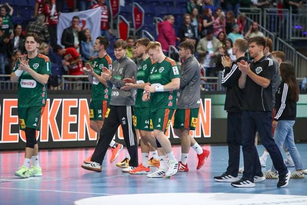 26.09.2025, xgox, Handball - Daikin HBL, TSV Hannover-Burgdorf - HC Erlangen emspor, v.l. Hannover enttaeuscht, schaut enttaeuscht, niedergeschlagen, disappointed Hannover