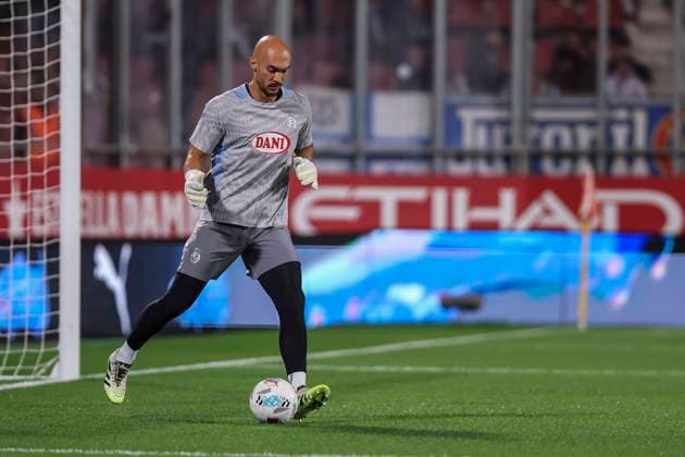 September 26, 2025, Girona, Girona, SPAIN: Marko Dmitrovic of RCD Espanyol warms up during the Spanish league, La Liga EA Sports, football match played between Girona FC and RCD Espanyol at Montilivi stadium on September 26, 2025 in Girona, Spain. Girona SPAIN - ZUMAa181 20250926_zaa_a181_110 Copyright: xJavierxBorregox