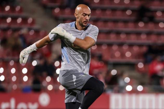 September 26, 2025, Girona, Girona, SPAIN: Marko Dmitrovic of RCD Espanyol warms up during the Spanish league, La Liga EA Sports, football match played between Girona FC and RCD Espanyol at Montilivi stadium on September 26, 2025 in Girona, Spain. Girona SPAIN - ZUMAa181 20250926_zaa_a181_112 Copyright: xJavierxBorregox