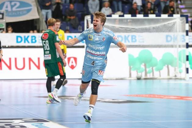 26.09.2025, xgox, Handball - Daikin HBL, TSV Hannover-Burgdorf - HC Erlangen emspor, v.l. Andri Mar Runarsson (Erlangen, 4) Jubel ueber den Sieg, Jubel nach Spielende Hannover