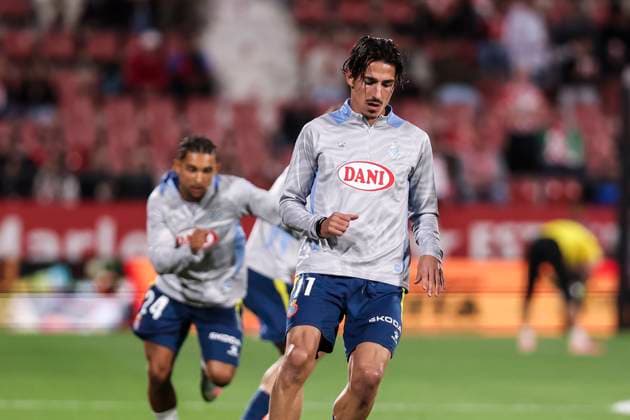 September 26, 2025, Girona, Girona, SPAIN: Pere Milla of RCD Espanyol warms up during the Spanish league, La Liga EA Sports, football match played between Girona FC and RCD Espanyol at Montilivi stadium on September 26, 2025 in Girona, Spain. Girona SPAIN - ZUMAa181 20250926_zaa_a181_122 Copyright: xJavierxBorregox