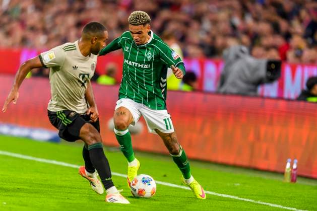 GER, DFB, FC Bayern Muenchen vs. SV Werder Bremen 26.09.2025, Allianz Arena, Muenchen, GER, DFB, FC Bayern Muenchen vs. SV Werder Bremen , im Bild Jonathan Tah (FCB 4)im Zweikampf gegen Justin Njinmah (Werder Bremen 11)