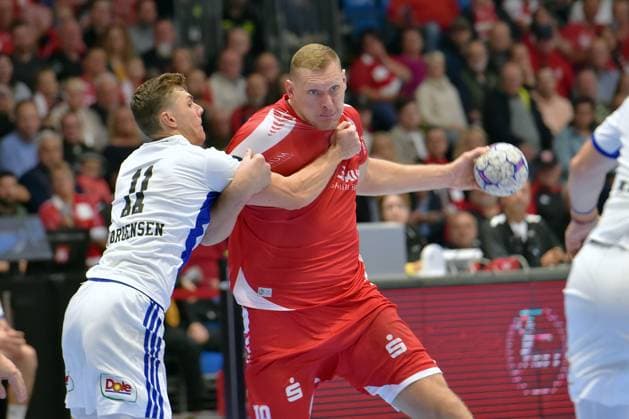 Dainis Kristopans (MT Melsungen 10) (am Ball), Nicolaj Joergensen (HSV Hamburg 11) (L) , GER, MT Melsungen - Handball Verein Hamburg, Handball, 1. Bundesliga, 6. Spieltag, Saison 2025 2026, 26.09.2025, GER, MT Melsungen - HSV Hamburg, Handball, 1. Bundesliga, 6. Spieltag, Saison 2025 2026, 26.09.2025 Kassel Copyright: xEibner-Pressefotox xRolandxSippelx EP_RSL