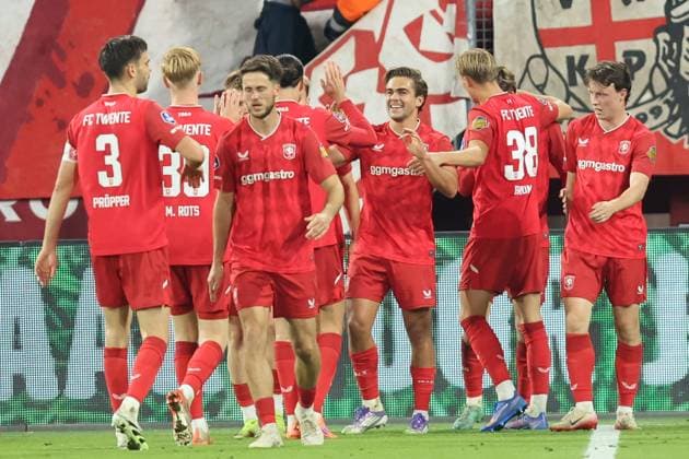 Bart van Rooij of FC Twente celebrates after scoring the goal during the match FC Twente vs Fortuna Sittard at the Grolsch Veste for the Dutch Vriendenloterij Eredivisie season 2025-2026 in ENSCHEDE, Netherlands on 26 september 2025, (photo by Peter Lous EYE4images DeFodi Images) Bart van Rooij of FC Twente celebrates after scoring the goal during the match FC Twente vs Fortuna Sittard at the Grolsch Veste for the Dutch Vriendenloterij Eredivisie season 2025 2026 in ENSCHEDE, Netherlands on 26 september 2025, photo by Peter Lous EYE4images DeFodi Images