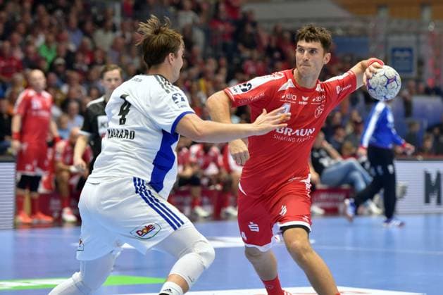 Nikolaj Enderleit (MT Melsungen 4) (am Ball), Andreas Magaard (HSV Hamburg 4) (L) , GER, MT Melsungen - Handball Verein Hamburg, Handball, 1. Bundesliga, 6. Spieltag, Saison 2025 2026, 26.09.2025, GER, MT Melsungen - HSV Hamburg, Handball, 1. Bundesliga, 6. Spieltag, Saison 2025 2026, 26.09.2025 Kassel Copyright: xEibner-Pressefotox xRolandxSippelx EP_RSL