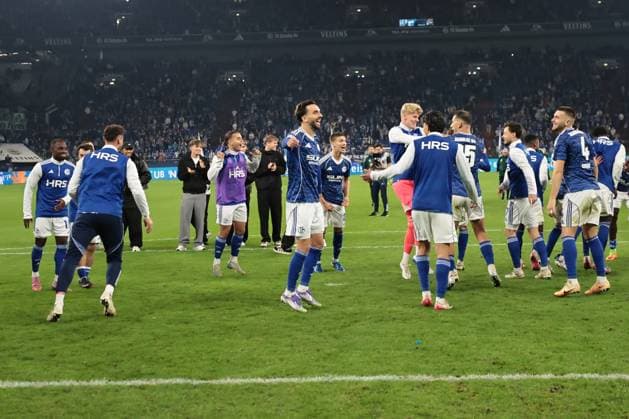 Die Spieler vom FC Schalke 04 freuen sich über den 1:0 Sieg beim Spiel der 2. Bundesliga (Saison 2025 26) FC Schalke 04 - Greuther Fürth Copyright: Thomas Pakusch