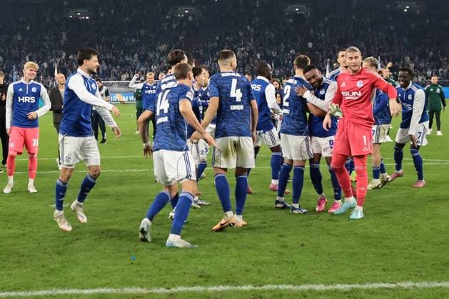 Die Spieler vom FC Schalke 04 freuen sich über den 1:0 Sieg beim Spiel der 2. Bundesliga (Saison 2025 26) FC Schalke 04 - Greuther Fürth Copyright: Thomas Pakusch