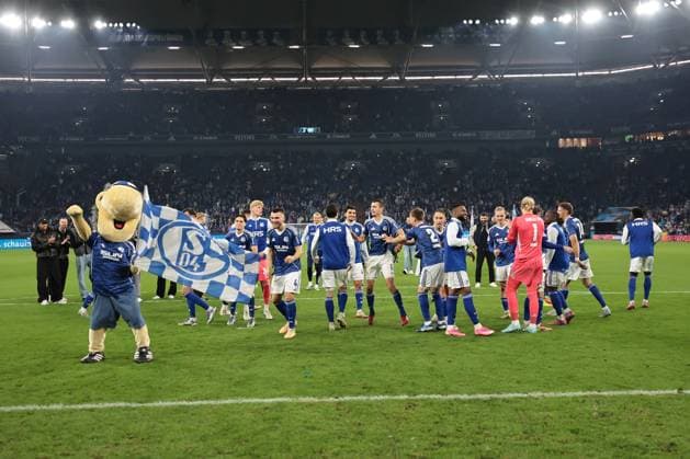 Die Spieler vom FC Schalke 04 freuen sich über den 1:0 Sieg beim Spiel der 2. Bundesliga (Saison 2025 26) FC Schalke 04 - Greuther Fürth Copyright: Thomas Pakusch
