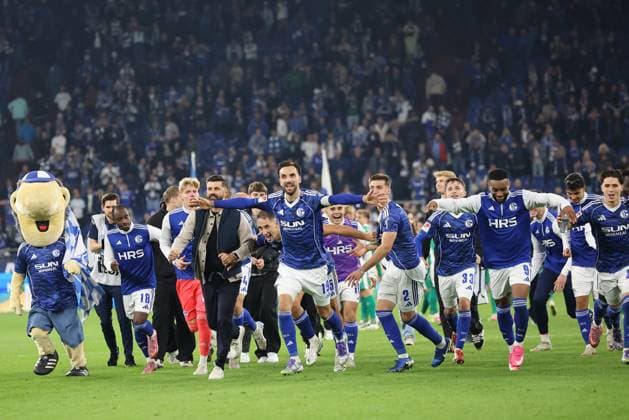 Die Spieler vom FC Schalke 04 freuen sich über den 1:0 Sieg beim Spiel der 2. Bundesliga (Saison 2025 26) FC Schalke 04 - Greuther Fürth Copyright: Thomas Pakusch