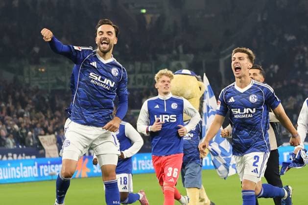 Die Spieler vom FC Schalke 04 freuen sich über den 1:0 Sieg beim Spiel der 2. Bundesliga (Saison 2025 26) FC Schalke 04 - Greuther Fürth Copyright: Thomas Pakusch