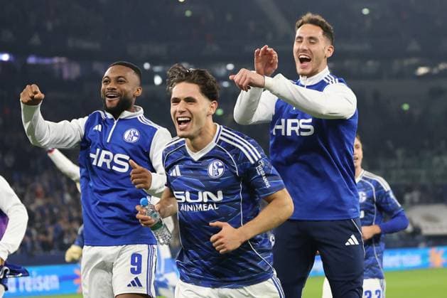 Sport Bilder des Tages Die Spieler vom FC Schalke 04 freuen sich über den 1:0 Sieg beim Spiel der 2. Bundesliga (Saison 2025 26) FC Schalke 04 - Greuther Fürth Copyright: Thomas Pakusch