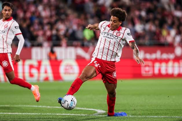 September 26, 2025, Girona, Girona, SPAIN: Axel Witsel of Girona FC in action during the Spanish league, La Liga EA Sports, football match played between Girona FC and RCD Espanyol at Montilivi stadium on September 26, 2025 in Girona, Spain. Girona SPAIN - ZUMAa181 20250926_zaa_a181_137 Copyright: xJavierxBorregox