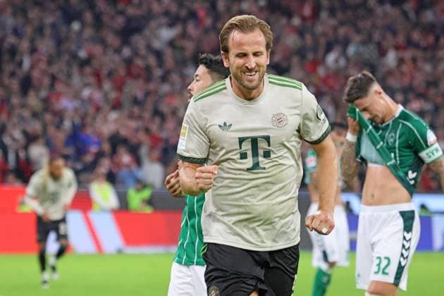 9 Harry Kane (FCB) erzielt per Elfmeter das Tor zum 2-0 und jubelt, Jubel, Torjubel, Fussball 1. BL FC Bayern München - SV Werder Bremen 26.09.2025 Allianz Arena FOTO: Mladen Lackovic LakoPress