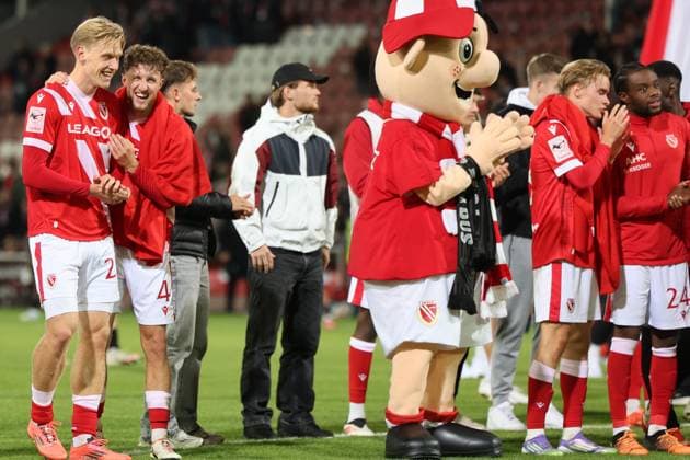 Energie feiert den Sieg Fussball 3. Liga 2025 2026 FC Energie Cottbus - VfB Stuttgart II
