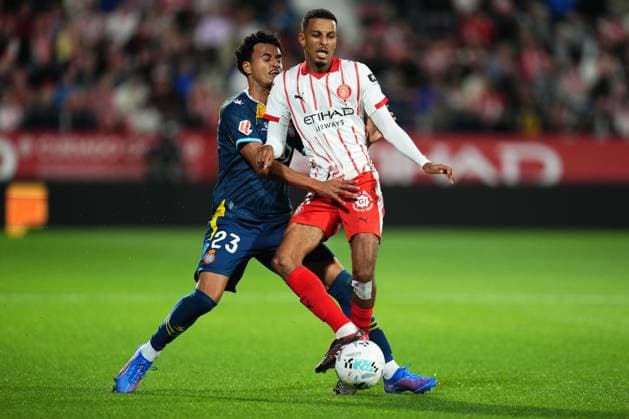 ESP: Girona FC v RCD Espanyol . Liga match 2025-2026, Date 7 Omar El Hilali of RCD Espanyol and Azzedine Ounahi of Girona FC during the La Liga match 2025-2026, date 7 between Girona FC and RCD Espanyol played at Montilivi Stadium on September 26, 2025 in Girona, Spain. kpng Copyright: xBaguxBlancox xPRESSINx PS_240926_GIR_ESP_2526_009