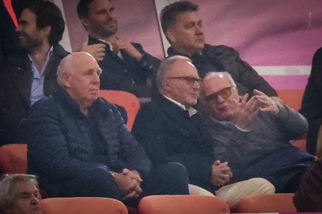 links nach rechts: Dieter Hoeness, Aufsichtsratsmitglied Karl-Heinz Rummenigge (FC Bayern Muenchen) und Aufsichtsratsmitglied und Ehrenpraesident Uli Hoeness (FC Bayern Muenchen), FC Bayern Muenchen vs. SV Werder Bremen, DFL, Bundesliga, Saison 2025 2026, Allianz Arena, Hinrunde, 5. Spieltag, 26.09.2025 DFB regulations prohibit any use of photographs as image sequences and or quasi-video Muenchen Bayern Deutschland
