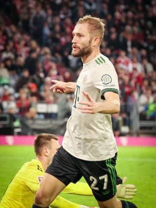 Konrad Laimer 27 (FC Bayern Muenchen) jubelt ueber sein Tor zum 4:0, FC Bayern Muenchen vs. SV Werder Bremen, DFL, Bundesliga, Saison 2025 2026, Allianz Arena, Hinrunde, 5. Spieltag, 26.09.2025 DFB regulations prohibit any use of photographs as image sequences and or quasi-video Muenchen Bayern Deutschland