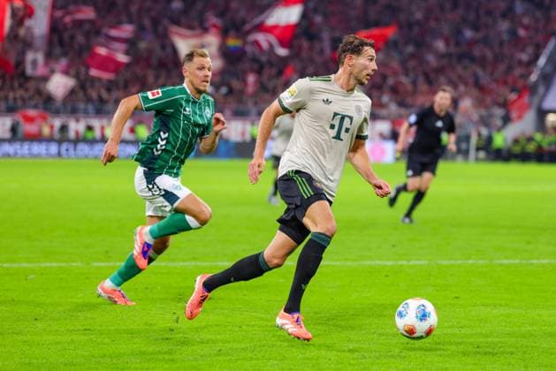Leon Goretzka (8, FC Bayern München) und Senne Lynen (14, SV Werder Bremen) beim Spiel zwischen FC Bayern München v SV Werder Bremen, Fußball, Herren, Bundesliga, 2025 2026, 5.Spieltag am 26.09.2025 in München, Allianz-Arena. DFL and DFB regulations prohibit any use of photographs as image sequences and or quasi-video. Bayern Deutschland