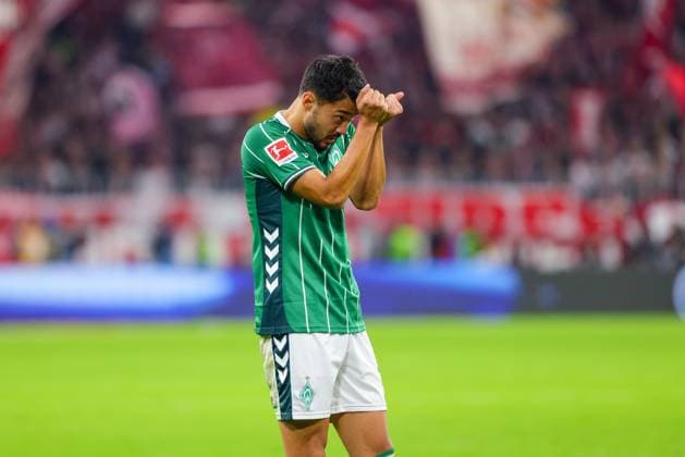 Yukinari Sugawara (3, SV Werder Bremen) beim Spiel zwischen FC Bayern München v SV Werder Bremen, Fußball, Herren, Bundesliga, 2025 2026, 5.Spieltag am 26.09.2025 in München, Allianz-Arena. DFL and DFB regulations prohibit any use of photographs as image sequences and or quasi-video. Bayern Deutschland