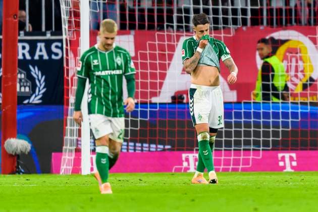 GER, DFB, FC Bayern Muenchen vs. SV Werder Bremen 26.09.2025, Allianz Arena, Muenchen, GER, DFB, FC Bayern Muenchen vs. SV Werder Bremen , im Bild Marco Friedl (Werder Bremen 32) enttäuscht enttaeuscht traurig dissapointed