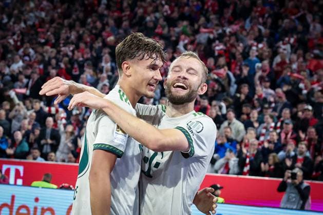 Tom Bischof 20 (FC Bayern Muenchen) jubelt mit Konrad Laimer 27 (FC Bayern Muenchen) ueber dessen Tor zum 4:0, FC Bayern Muenchen vs. SV Werder Bremen, DFL, Bundesliga, Saison 2025 2026, Allianz Arena, Hinrunde, 5. Spieltag, 26.09.2025 DFB regulations prohibit any use of photographs as image sequences and or quasi-video Muenchen Bayern Deutschland