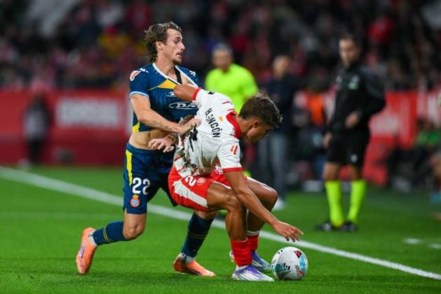 GIRONA FC vs RCD ESPANYOL Montilivi Municipal Stadium. Girona. September 26,2025 GIRONA FC-RCD ESPANYOL September 26,2025 C. Romero (22) of RCD Espanyol vies with Hugo Rincon (2) of Girona FCduring the match between Girona FC and Real Betis corresponding to the seven day of La Liga EA Sports at Montilivi Municipal Stadium in Girona, Spain. Girona ESP Copyright: xS.xRosx