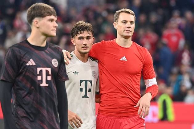 Schlussjubel v.re:Manuel NEUER (Torwart Bayern Muenchen),Tom BISCHOF (Bayern Muenchen). Fussball 1. Bundesliga Saison 2025 2026, 5.Spieltag, Spieltag05 FC Bayern Muenchen - SV Werder Bremen 4-0 am 26.09.2025 , A L L I A N Z A R E N A. Â