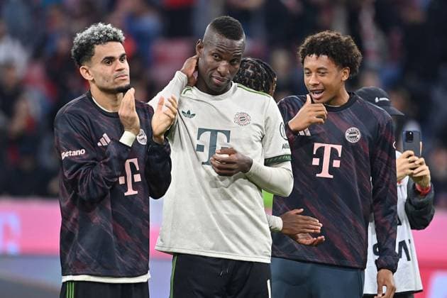 Luis DIAZ (Bayern Muenchen) und Nicolas JACKSON (Bayern Muenchen) nach Spielende.re:Cassiano KIALA. Fussball 1. Bundesliga Saison 2025 2026, 5.Spieltag, Spieltag05 FC Bayern Muenchen - SV Werder Bremen 4-0 am 26.09.2025 , A L L I A N Z A R E N A. Â