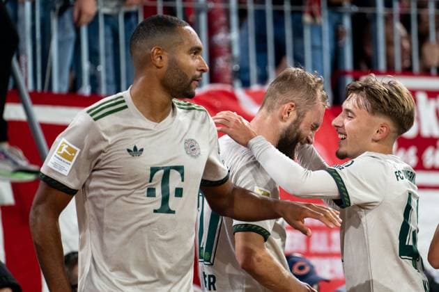 Konrad Laimer (FC Bayern Muenchen, 27), Lennart Karl (FC Bayern Muenchen, 42), Jonathan Tah (FC Bayern Muenchen, 04) jubeln ueber das Tor zum 4:0, GER, FC Bayern Muenchen (FCB) vs SV Werder Bremen, Fussball Bundesliga, 5. Spieltag, Saison 2025 2026, 26.09.2025 DFB DFL regulations prohibit any use of photographs as image sequences and or quasi-video GER, FC Bayern Muenchen (FCB) vs SV Werder Bremen, Fussball Bundesliga, 5. Spieltag, Saison 2025 2026, 26.09.2025 Muenchen Copyright: xEibner-Pressefoto Memmlerx EP_MMR