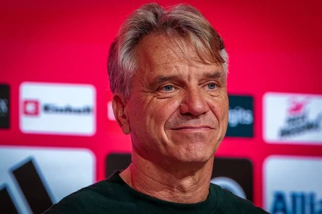 Cheftrainer Horst Steffen (SV Werder Bremen) lacht, Pressekonferenz, FC Bayern Muenchen vs. SV Werder Bremen, DFL, Bundesliga, Saison 2025 2026, Allianz Arena, Hinrunde, 5. Spieltag, 26.09.2025 DFB regulations prohibit any use of photographs as image sequences and or quasi-video Muenchen Bayern Deutschland