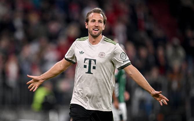 Fussball 1. Bundesliga Saison 2025 2026 5. Spieltag FC Bayern Muenchen - SV Werder Bremen 26.09.2025 Jubel nach dem Tor zum 3 - 0, Harry Kane (FC Bayern Muenchen) *** Soccer 1 Bundesliga Season 2025 2026 5 Matchday FC Bayern Muenchen SV Werder Bremen 26 09 2025 Cheering after the goal for 3 0, Harry Kane FC Bayern Muenchen
