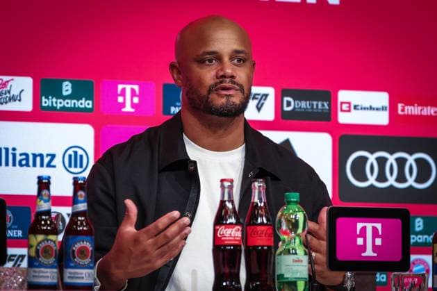 Chef-Trainer Vincent Kompany (FC Bayern Muenchen) erklaert, Pressekonferenz, FC Bayern Muenchen vs. SV Werder Bremen, DFL, Bundesliga, Saison 2025 2026, Allianz Arena, Hinrunde, 5. Spieltag, 26.09.2025 DFB regulations prohibit any use of photographs as image sequences and or quasi-video Muenchen Bayern Deutschland