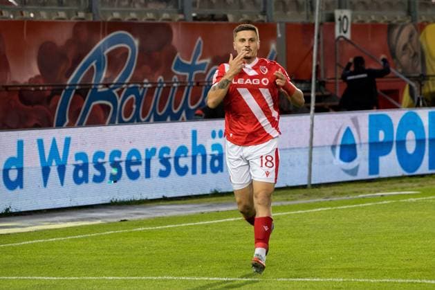 Cottbus, Deutschland 26. September 2025: 3. Liga - 2025 2026 - FC Energie Cottbus vs. VfB Stuttgart II Im Bild: Erik Engelhardt (Energie Cottbus) jubelt über sein Tor zum 1:0 DFB regulations prohibit any use of photographs as image sequences and or quasi-video. LEAG Energie Stadion Brandenburg Copyright: xFotostandx xWeilandx