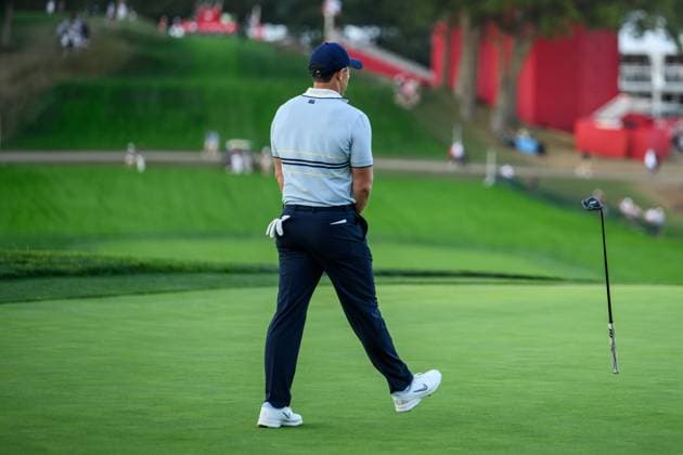 250926 Rory McIlroy of Team Europe throws his putter after a misseed putt during a fourball match on day 1 of the Ryder Cup on September 26, 2025 in New York. Photo: Jesper Zerman BILDBYRAN kod JZ JZ0617 golf ryder cup day 1 bbeng Copyright: JESPERxZERMAN BB250926JZ064