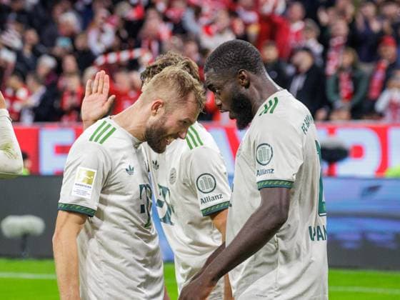 Bayerns Torschuetze 27 Konrad LAIMER und 2 Dayot UPAMECANO nach Treffer zum 4:0. Fussball: Bayern - Bremen 4:0. 1.Fußball Bundesliga, FC Bayern München - SV Werder Bremen, 5.Spieltag, Saison 2025-2026, am 26.09.2025 in Muenchen, A L L I A N Z A R E N A, Deutschland. Quelle Copyright Credit : Oryk HAIST.