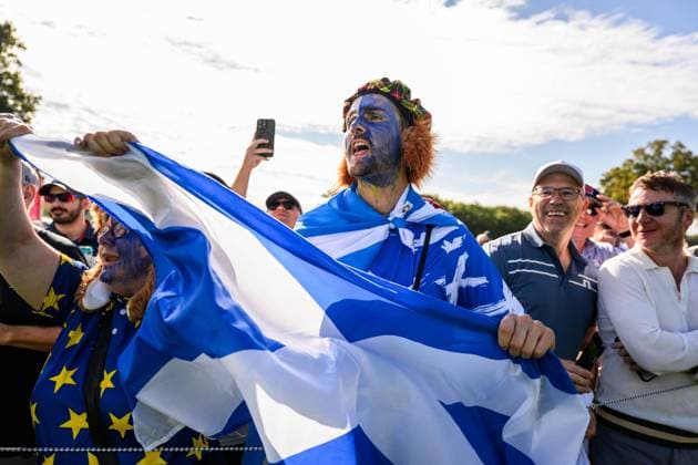 250926 Fans of Team Europe during a foursome match on day 1 of the Ryder Cup on September 26, 2025 in New York. Photo: Jesper Zerman BILDBYRAN kod JZ JZ0617 golf ryder cup day 1 bbeng publik Copyright: JESPERxZERMAN BB250926JZ100
