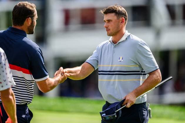 250926 Scottie Scheffler of Team USA and Ludvig Aberg of Team Europe after a foursome match on day 1 of the Ryder Cup on September 26, 2025 in New York. Photo: Jesper Zerman BILDBYRAN kod JZ JZ0617 golf ryder cup day 1 bbeng Copyright: JESPERxZERMAN BB250926JZ107