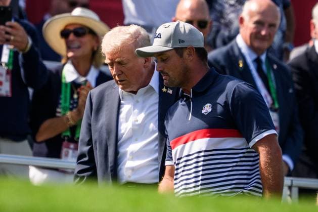 250926 Donald Trump, President of the United States of America, with Bryson DeChambeau of Team USA ahead of a fourball match on day 1 of the Ryder Cup on September 26, 2025 in New York. Photo: Jesper Zerman BILDBYRAN kod JZ JZ0617 golf ryder cup day 1 bbeng Copyright: JESPERxZERMAN BB250926JZ115