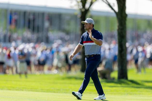 September 26, 2025, Farmingdale, Ny, United States: FARMINGDALE, NY - SEPTEMBER 26: Bryson DeChambeau of Team USA waves to the fans while walking down the fairway on hole 1 during the Ryder Cup - Afternoon Fourball Matches at Bethpage Black Golf Course on September 26, 2025 in Farmingdale, NY. Ryder Cup - Afternoon Fourball Matches  - ZUMAt139 20250926_aaa_t139_150 Copyright: xAlxChang IsixPhotosx