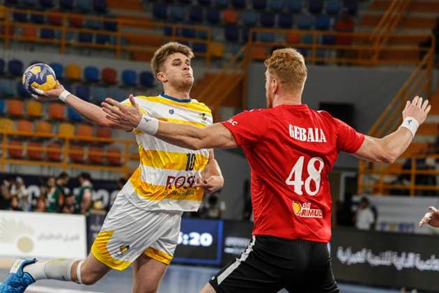 (250927) -- CAIRO, Sept. 27, 2025 -- Louis Delpire (L) of Sydney Uni HC shoots during the 18th IHF Men s Club World Championship, WM, Weltmeisterschaft 2025 preliminary round group C handball match between Al Ahly SC of Egypt and Sydney Uni HC of Australia in Cairo, Egypt, on Sept. 26, 2025. ) (SP)EGYPT-CAIRO-HANDBALL-IHF-MEN S CLUB WORLD CHAMPIONSHIP-PRELIMINARY ROUND MATCH AhmedxGomaa 