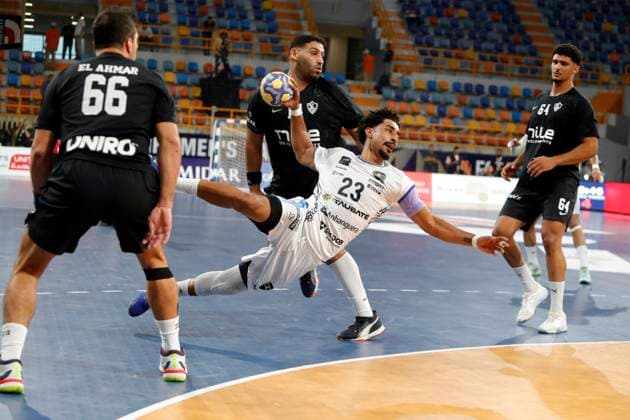 (250927) -- CAIRO, Sept. 27, 2025 -- Gabriel dos Santos da Rosa (C, front) of Handebol Taubate competes during the 18th IHF Men s Club World Championship, WM, Weltmeisterschaft 2025 preliminary round group B handball match between Zamalek Club of Egypt and Handebol Taubate of Brazil in Cairo, Egypt, on Sept. 26, 2025. ) (SP)EGYPT-CAIRO-HANDBALL-IHF-MEN S CLUB WORLD CHAMPIONSHIP-PRELIMINARY ROUND MATCH AhmedxGomaa 