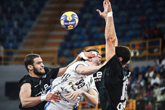 Zamalek v Taubate - IHF Men s Club Handball World Cup Arza (99), a player of the Taubate team, kicks the ball during the match between Zamalek and Taubate in the Men s Handball Club World Cup in Cairo, Egypt, on September 26, 2025 cairo Egypt  Copyright: xAhmedxMosaadx originalFilename:mosad-notitle250926_npEYI.jpg