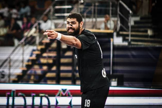 Zamalek v Taubate - IHF Men s Club Handball World Cup Hossam, an 18-year-old Zamalek player, participates in the match between Zamalek and Taubate in the Men s Handball Club World Cup in Cairo, Egypt, on September 26, 2025. cairo Egypt  Copyright: xAhmedxMosaadx originalFilename:mosad-notitle250926_nplHj.jpg