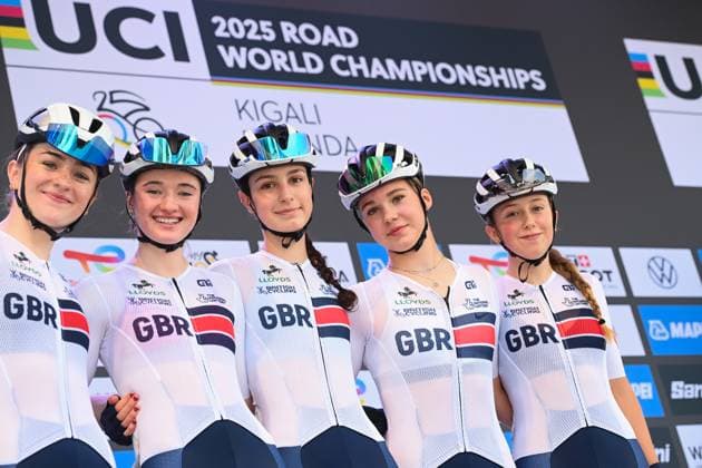 2025 UCI Road World Championships Picture by Simon Wilkinson SWpix.com - 27 09 2025 - Cycling - 2025 UCI Road World Championships - Kigali Convention Centre, Kigali, Rwanda - Women Junior Road Race - Arabella Blackburn (Great Britain), Erin Boothman (Great Britain), Gabriella McHugh (Great Britain), Abigail Miller (Great Britain), Mabli Phillips (Great Britain) Copyright: x xSWpix.comx(t axPhotographyxHubxLtd)xSimonxWilkinson SWpix.comx SWP-3030-7622